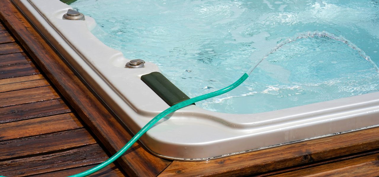Maintaining the right hot tub temperature - Fluidra